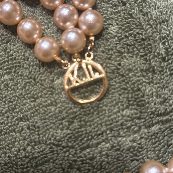 Vintage Kenneth J Lane glass Pearl Necklace Famous Barbara Bush style - Picture 2 of 4